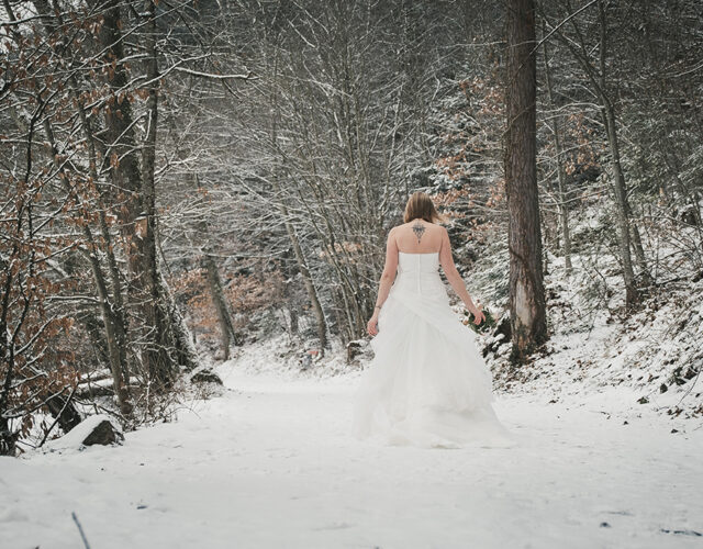 After Wedding Shooting im Schnee von Hochzeitsfotografin Leonie Baumgärtner aus dem Fotoatelier Blickfang in Murg am Hochrhein.