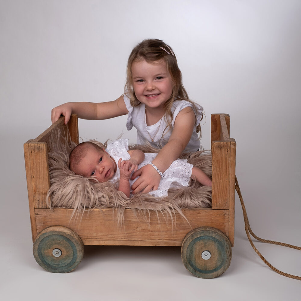 Fotoshooting mit Baby und Familie im Fotoatelier Blickfang von babyfotografin Leonie Baumgärtner in Murg, Waldshut, Bad Säckingen, Hochrhein, Aargau